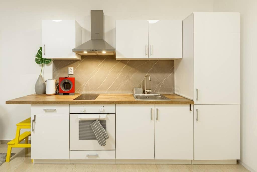 Spacious Stylish Studio Up To 4Ppl Close To Centre Солун Екстериор снимка